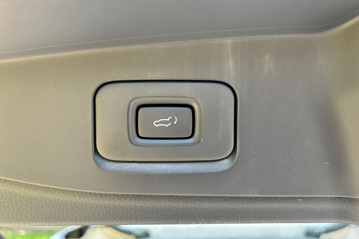 2024 Isuzu MU-X LS-T