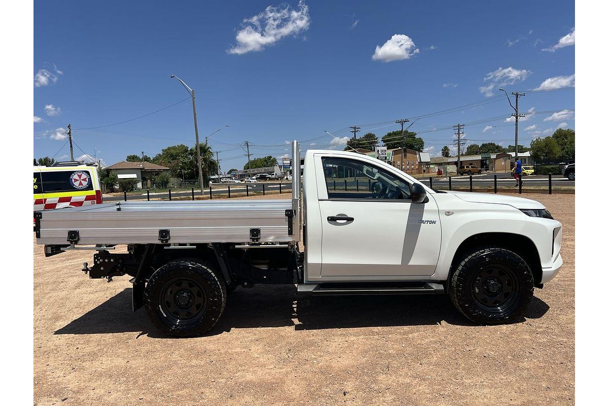 2023 Mitsubishi Triton GLX MR 4X4