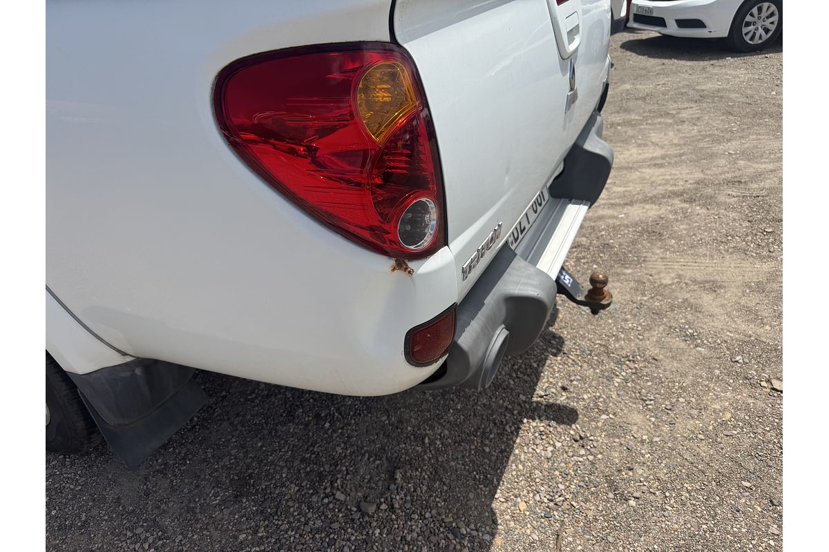 2011 Mitsubishi Triton GLX MN 4X4