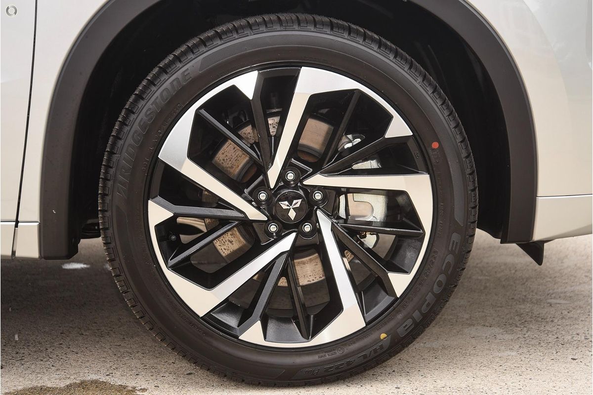 2024 Mitsubishi Outlander Exceed ZM