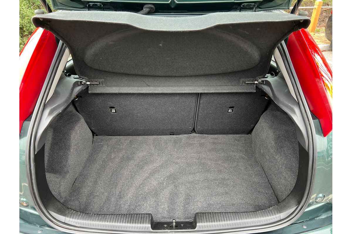 2004 Ford Focus CL LR