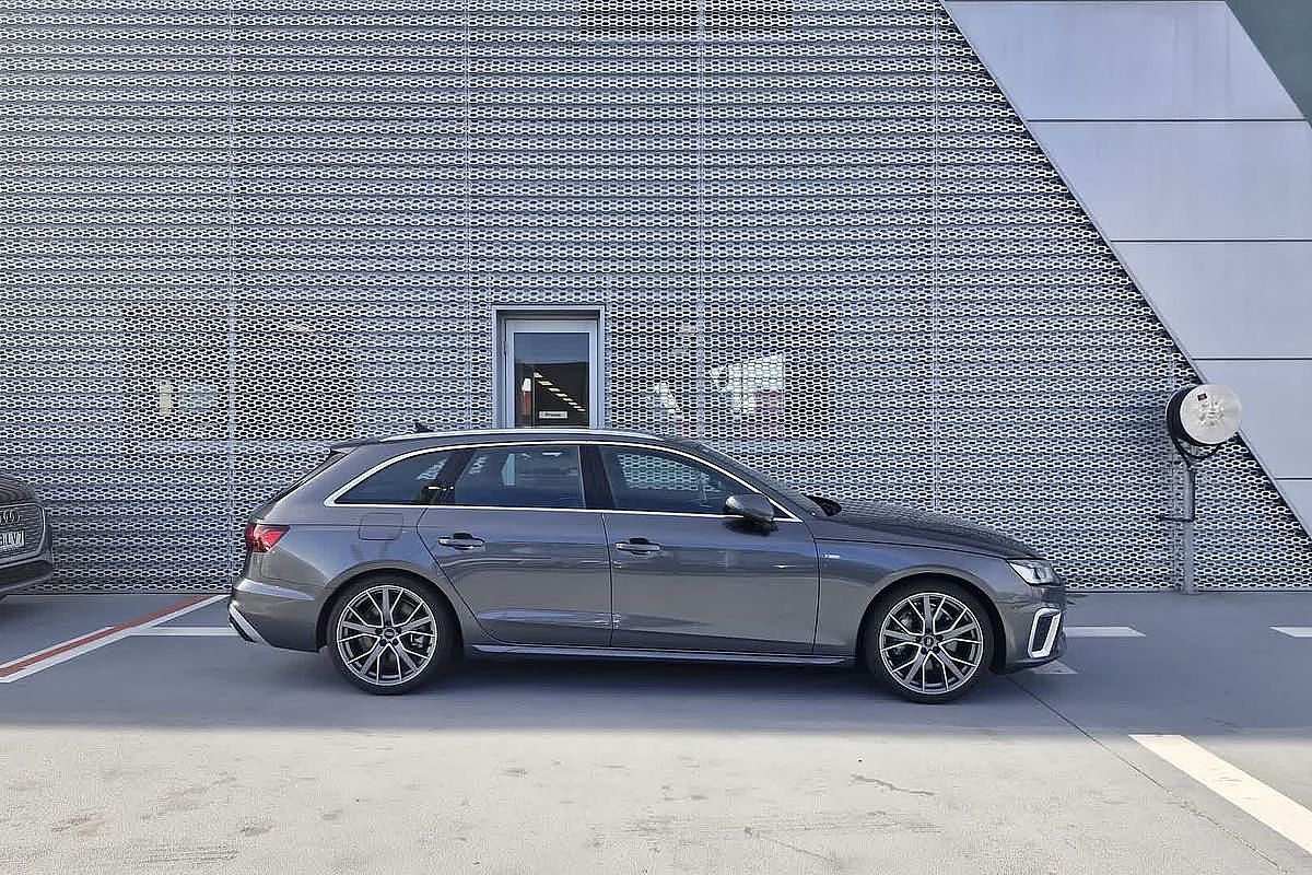 2024 Audi A4 45 TFSI S line B9