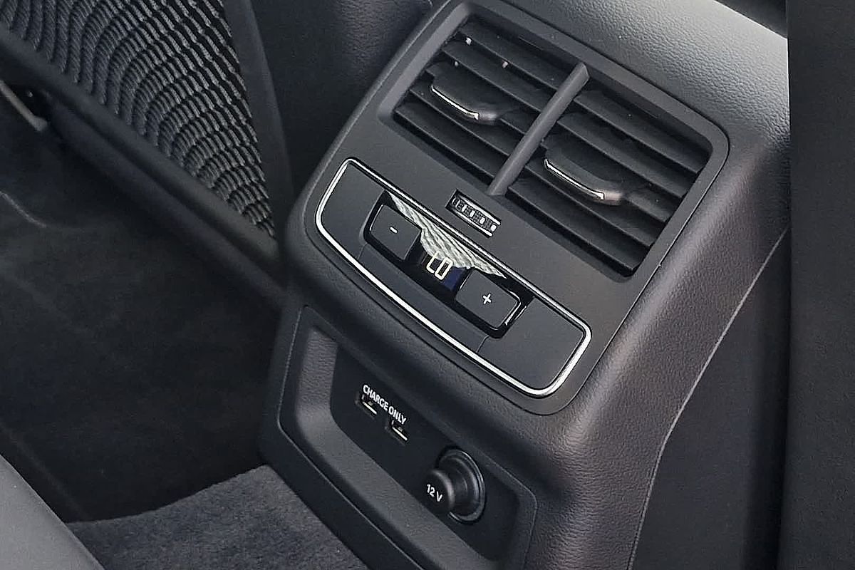 2024 Audi A4 45 TFSI S line B9