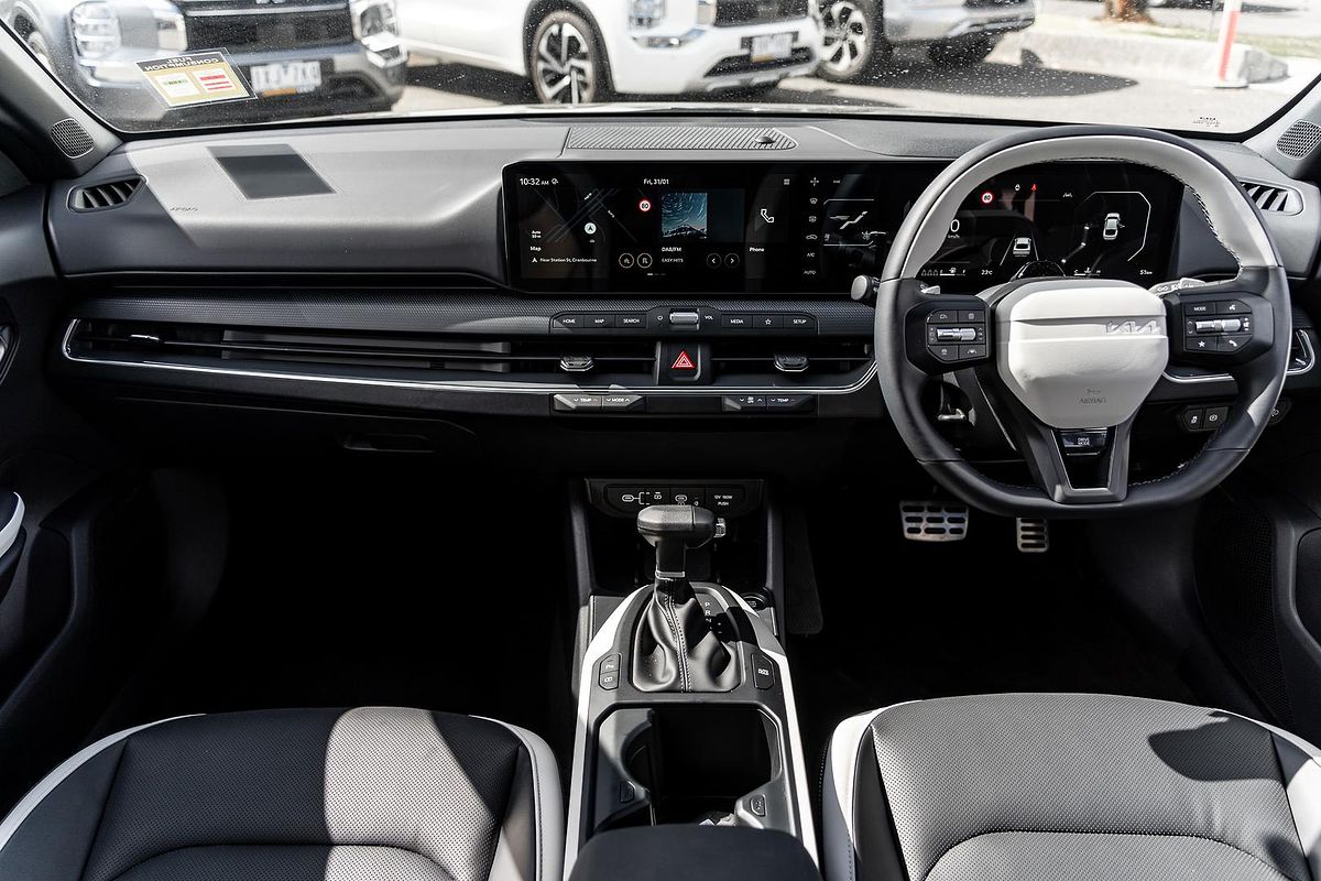2025 Kia K4 GT-Line CL4m