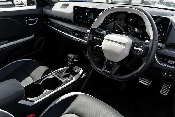 2025 Kia K4 GT-Line CL4m