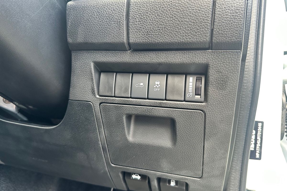 2024 Isuzu D-MAX X-TERRAIN 4X4