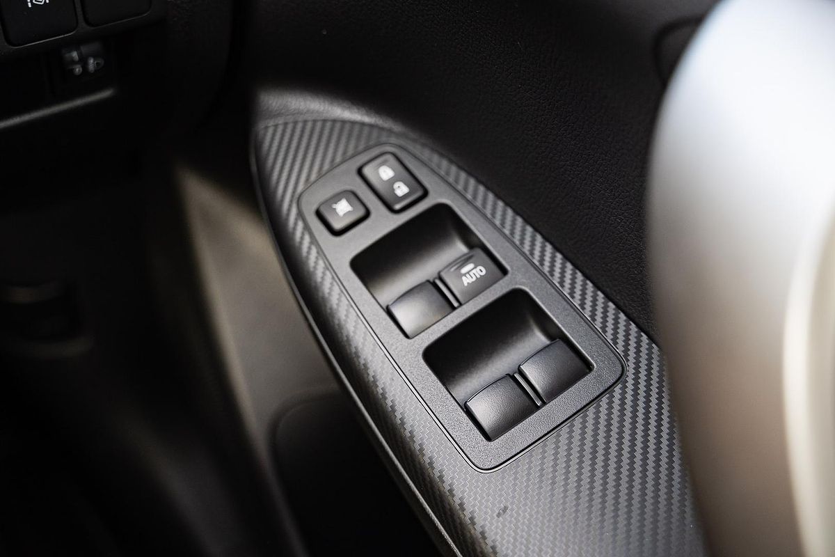 2024 Mitsubishi Eclipse Cross PHEV ES YB
