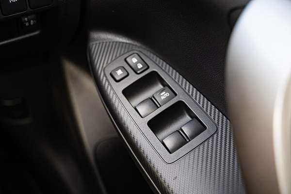 2024 Mitsubishi Eclipse Cross PHEV ES YB