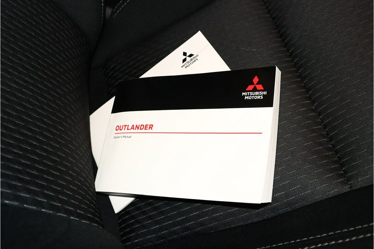 2024 Mitsubishi Outlander LS ZM