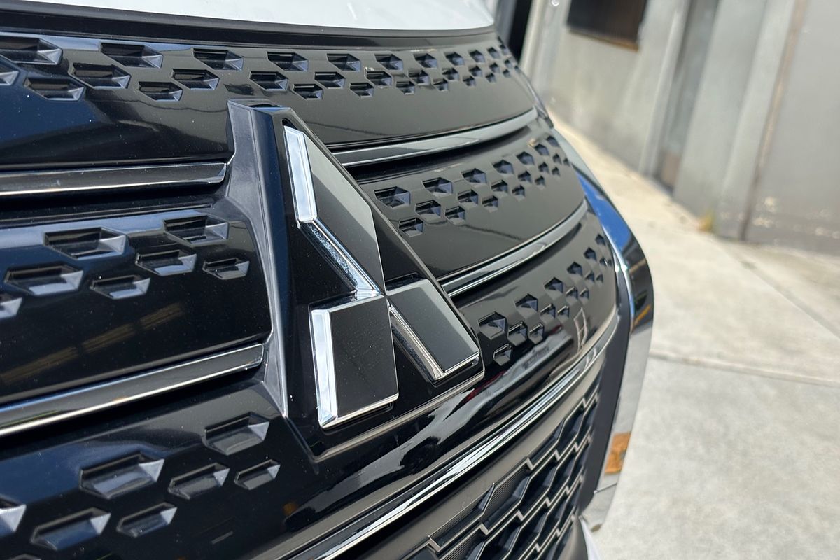 2022 Mitsubishi Outlander Exceed Tourer ZM