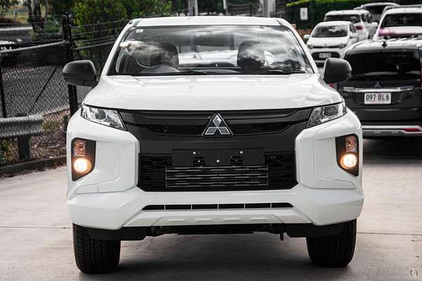 2022 Mitsubishi Triton GLX MR 4X4