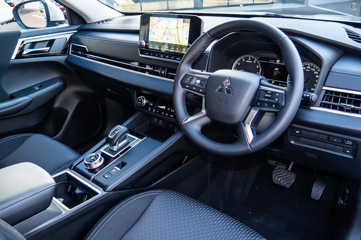 2024 Mitsubishi Outlander LS ZM