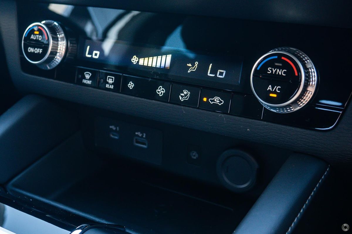 2024 Mitsubishi Outlander LS ZM
