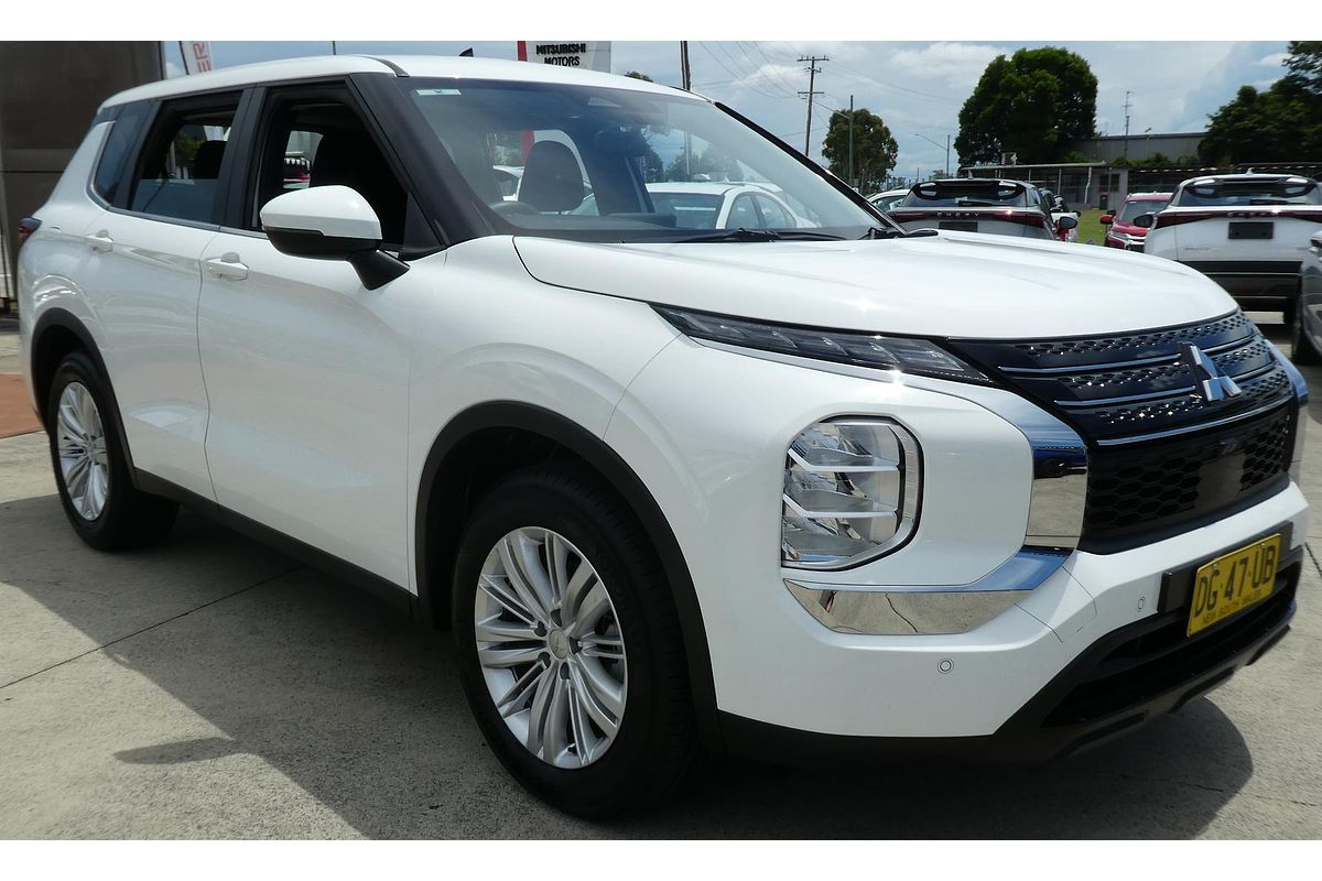 2023 Mitsubishi Outlander ES ZM