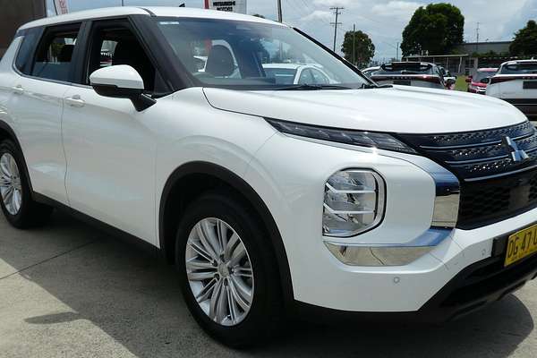 2023 Mitsubishi Outlander ES ZM