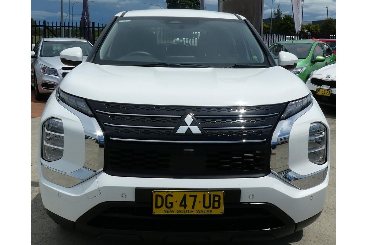 2023 Mitsubishi Outlander ES ZM
