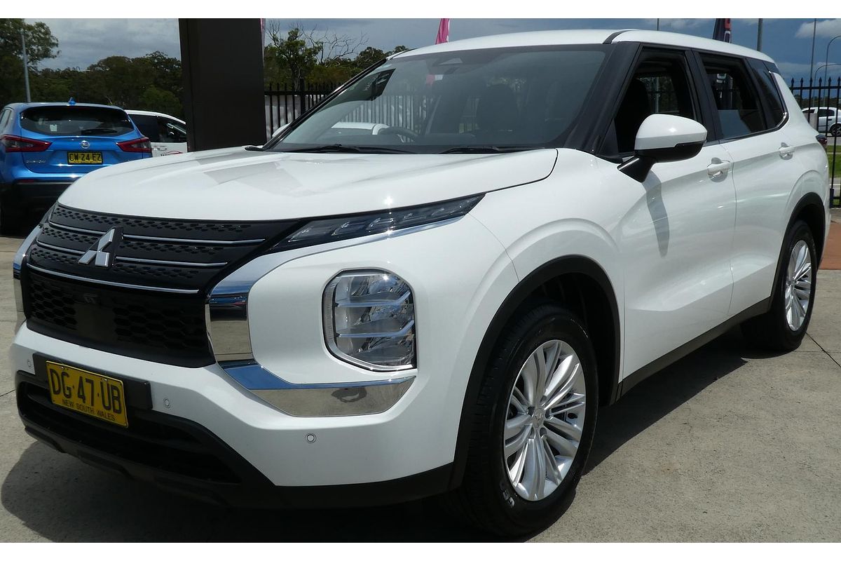 2023 Mitsubishi Outlander ES ZM