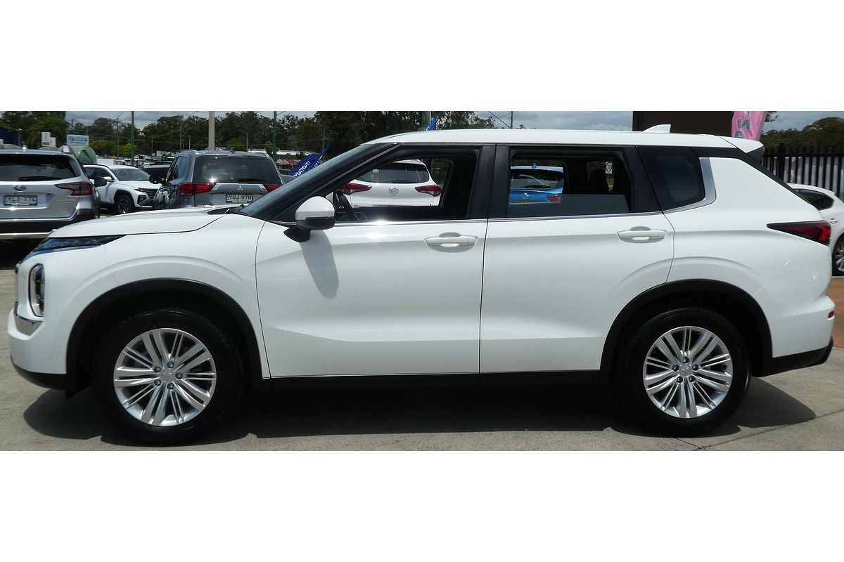 2023 Mitsubishi Outlander ES ZM