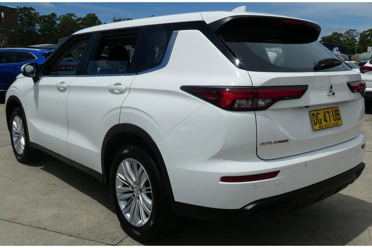 2023 Mitsubishi Outlander ES ZM