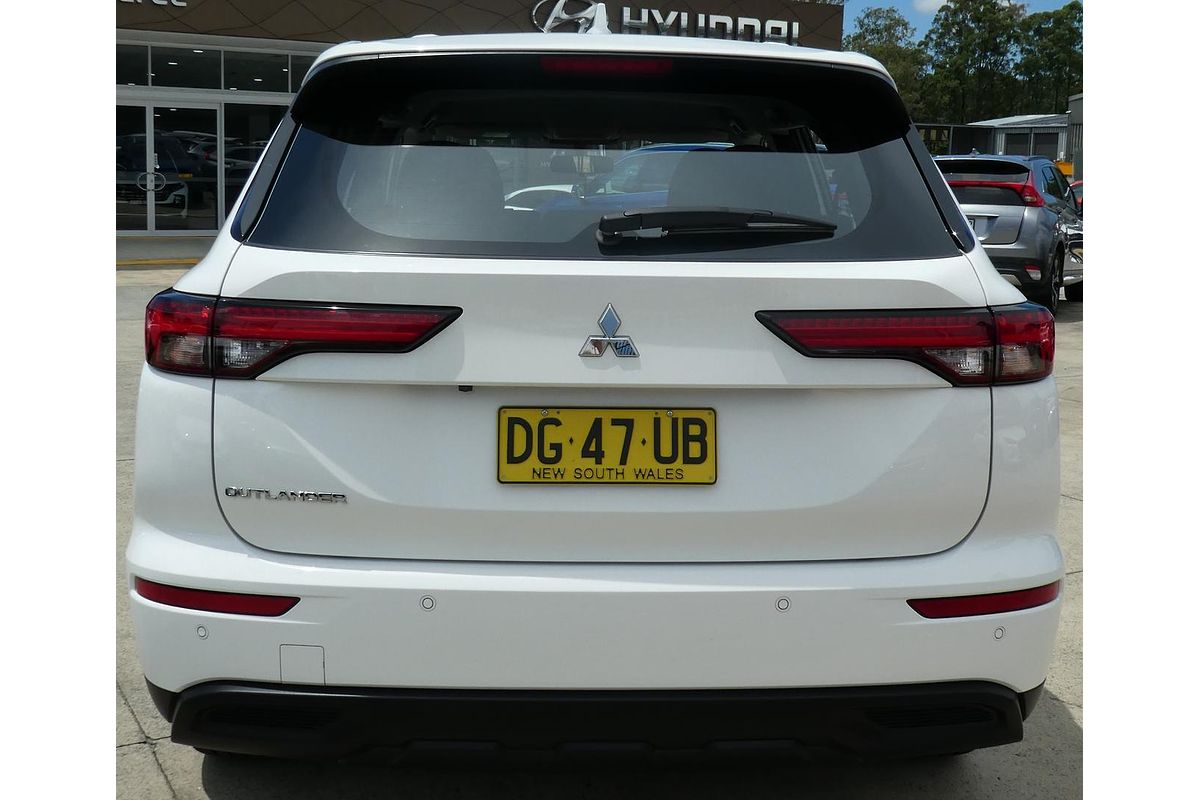 2023 Mitsubishi Outlander ES ZM