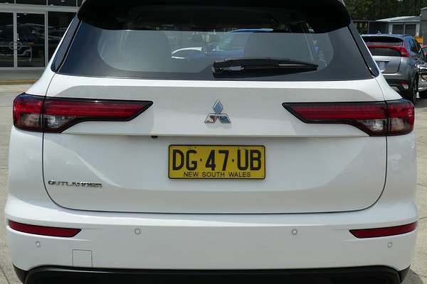 2023 Mitsubishi Outlander ES ZM