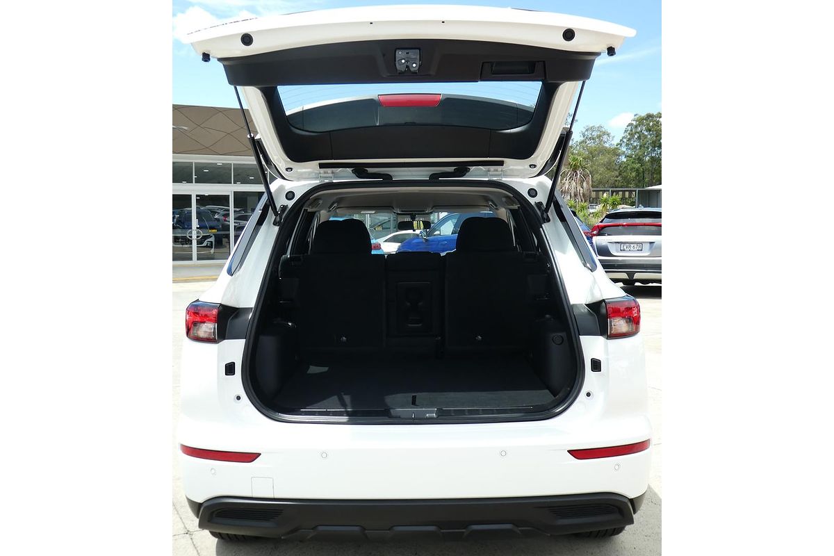 2023 Mitsubishi Outlander ES ZM