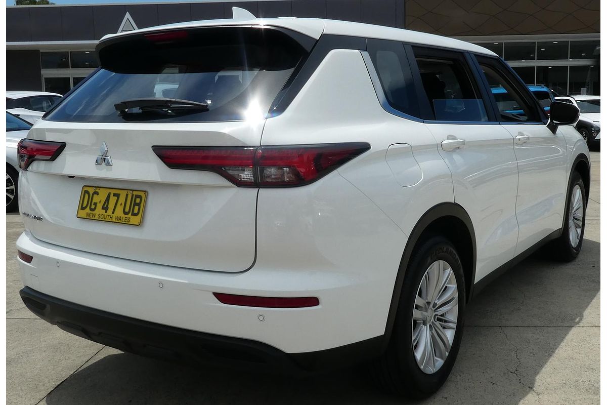 2023 Mitsubishi Outlander ES ZM