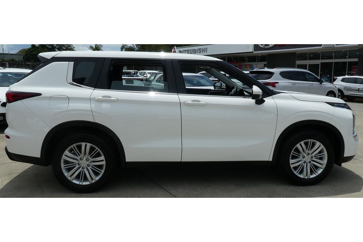2023 Mitsubishi Outlander ES ZM