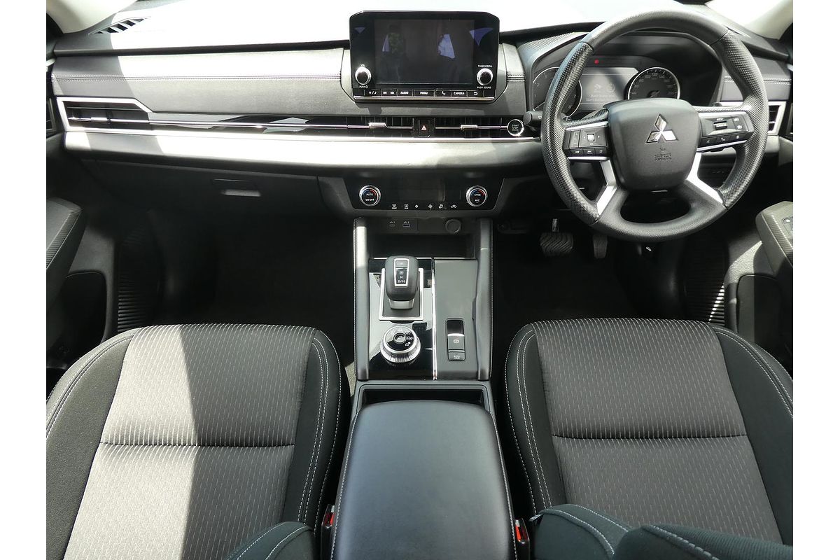 2023 Mitsubishi Outlander ES ZM