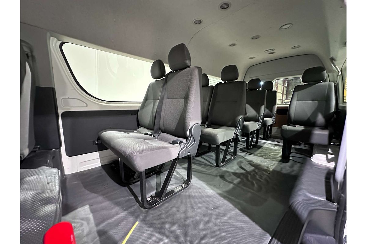 2018 Toyota Hiace Commuter TRH223R