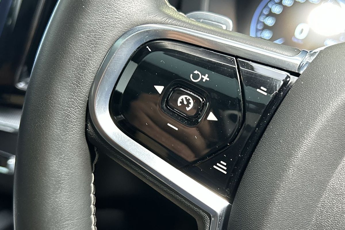 2020 Volvo XC60 T6 R-Design
