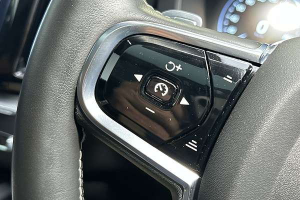 2020 Volvo XC60 T6 R-Design