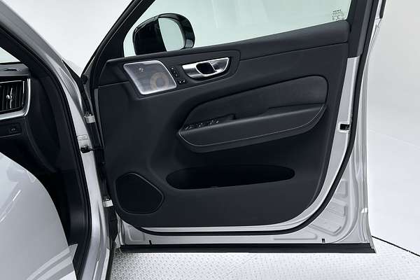 2020 Volvo XC60 T6 R-Design