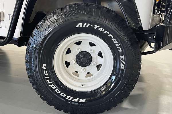 1993 Land Rover Defender   4X4