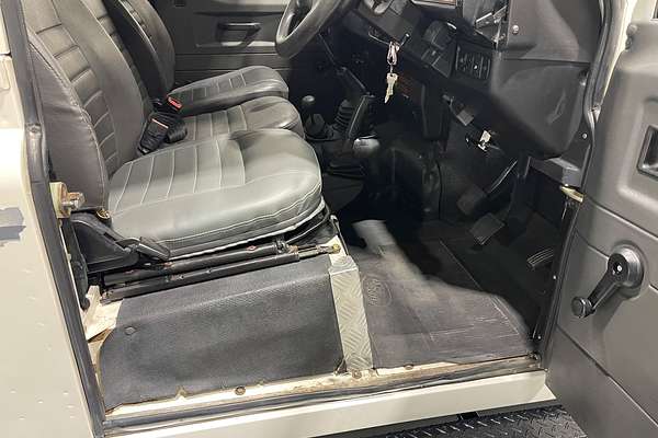 1993 Land Rover Defender   4X4