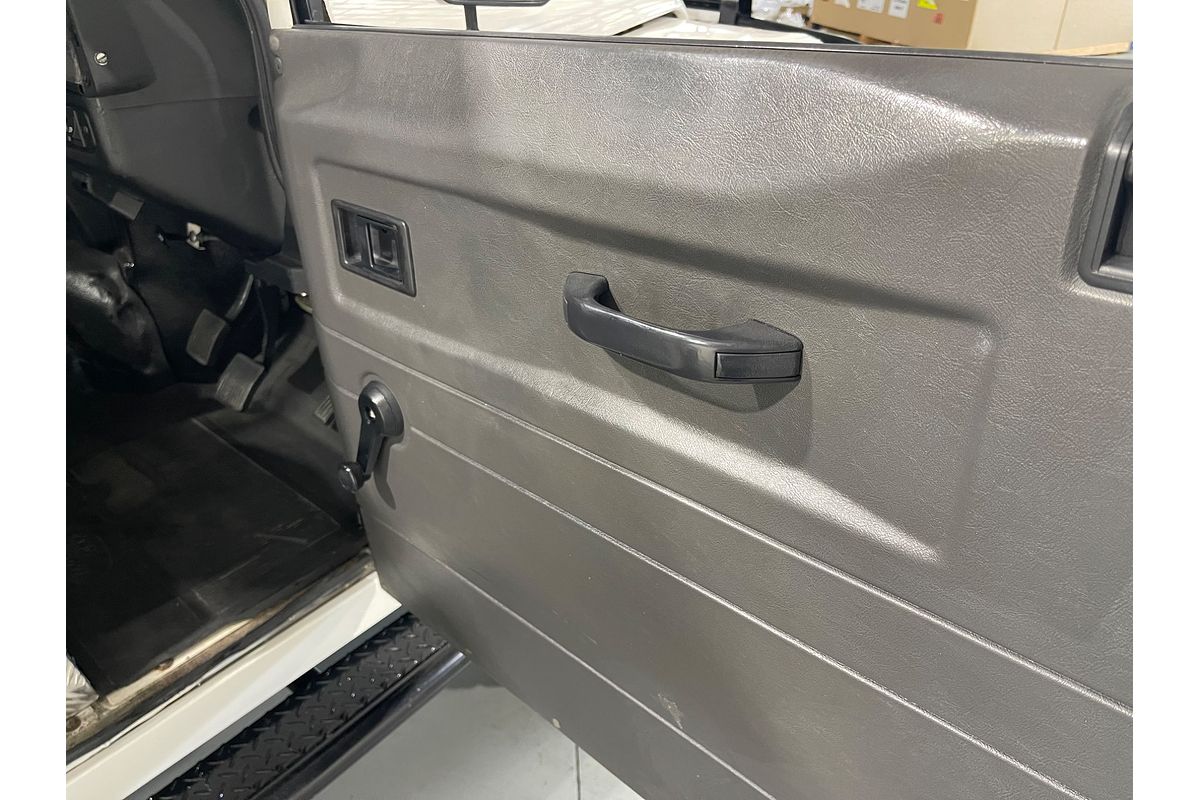1993 Land Rover Defender   4X4