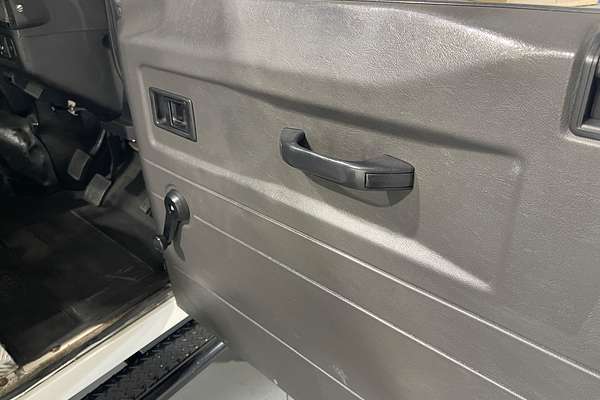 1993 Land Rover Defender   4X4