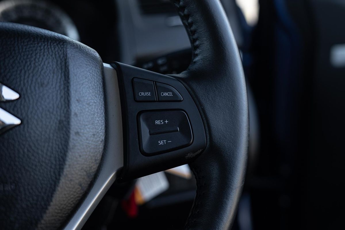 2013 Suzuki Swift GL Navigator FZ