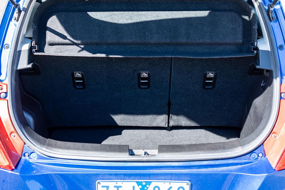 2013 Suzuki Swift GL Navigator FZ