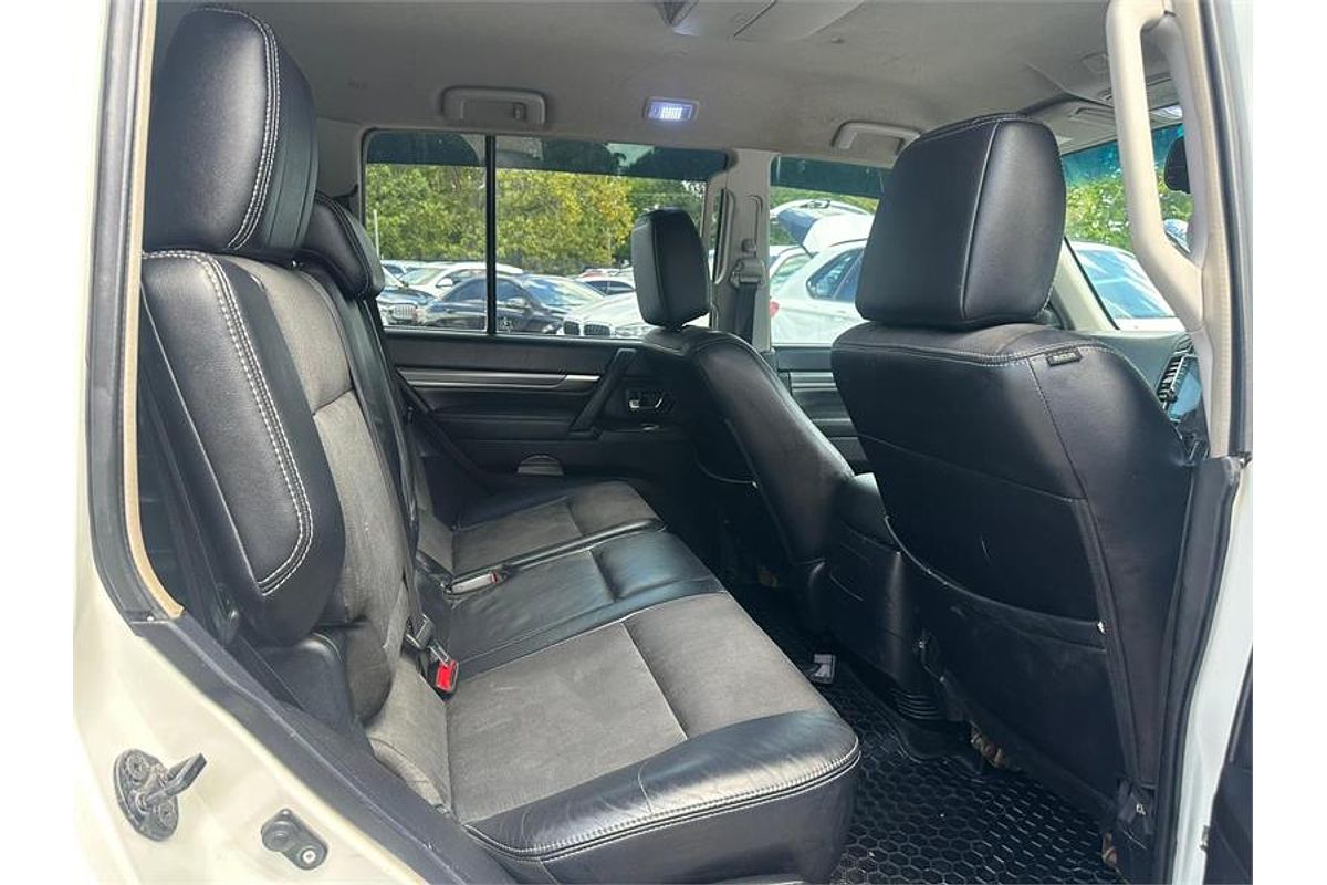 2007 Mitsubishi Pajero VR-X NS