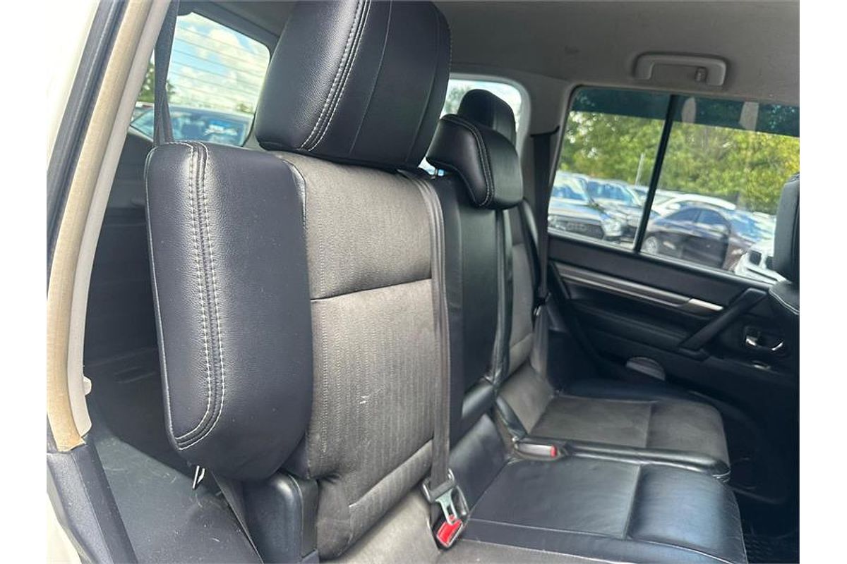 2007 Mitsubishi Pajero VR-X NS