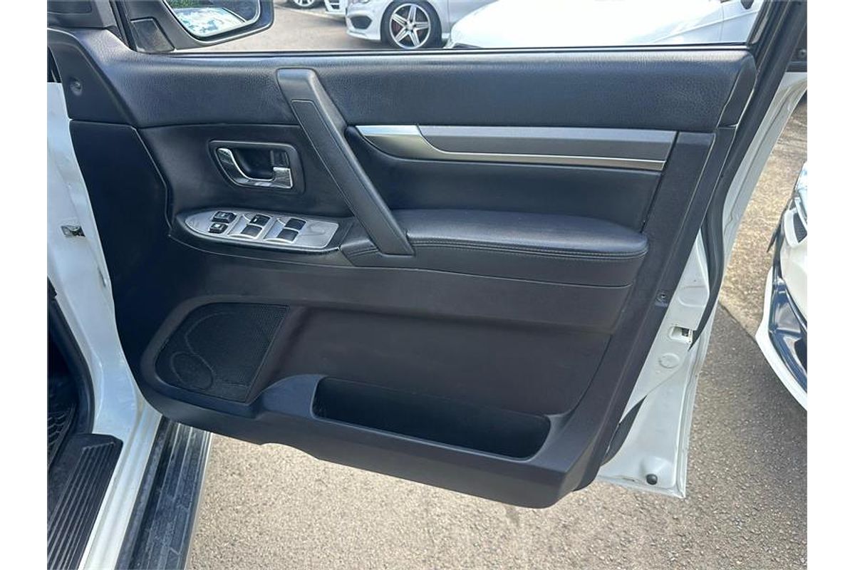 2007 Mitsubishi Pajero VR-X NS