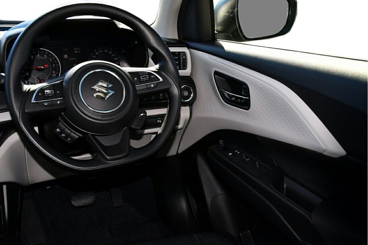 2025 Suzuki Swift Hybrid UZ