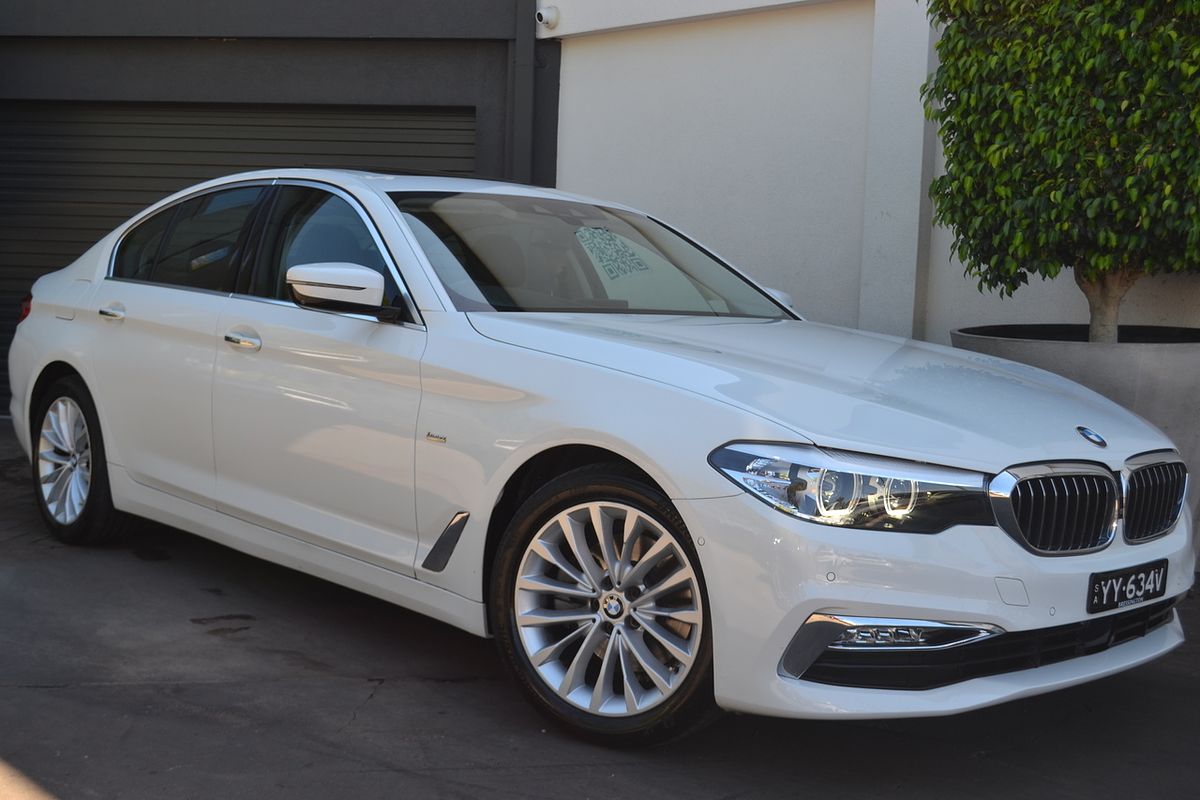 2018 BMW 5 Series 520i Luxury Line G30