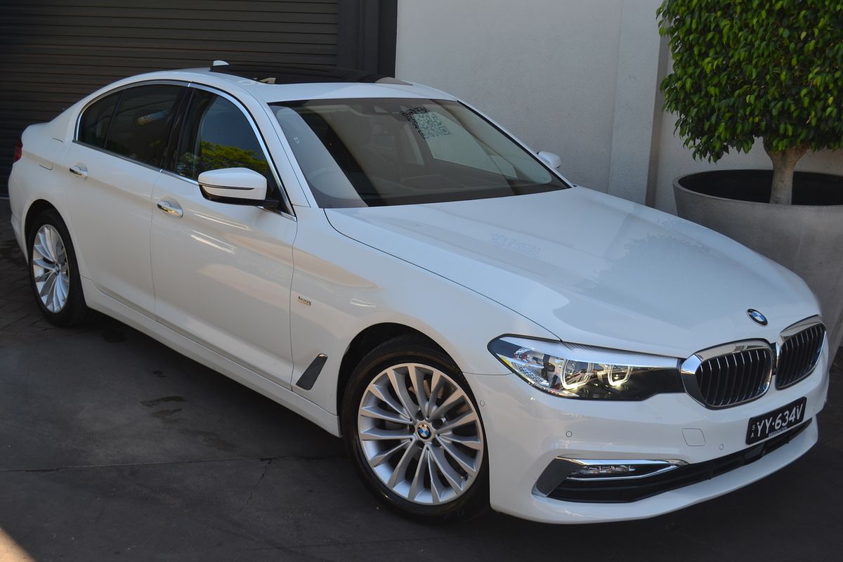 2018 BMW 5 Series 520i Luxury Line G30
