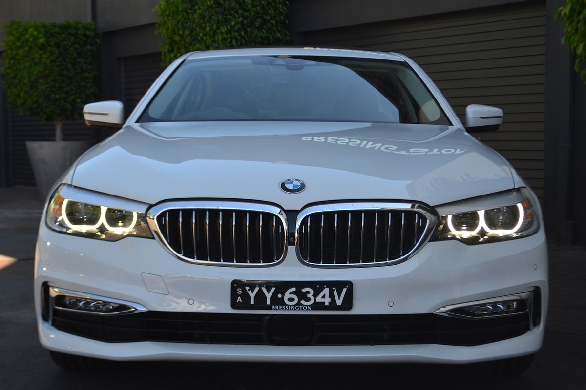 2018 BMW 5 Series 520i Luxury Line G30