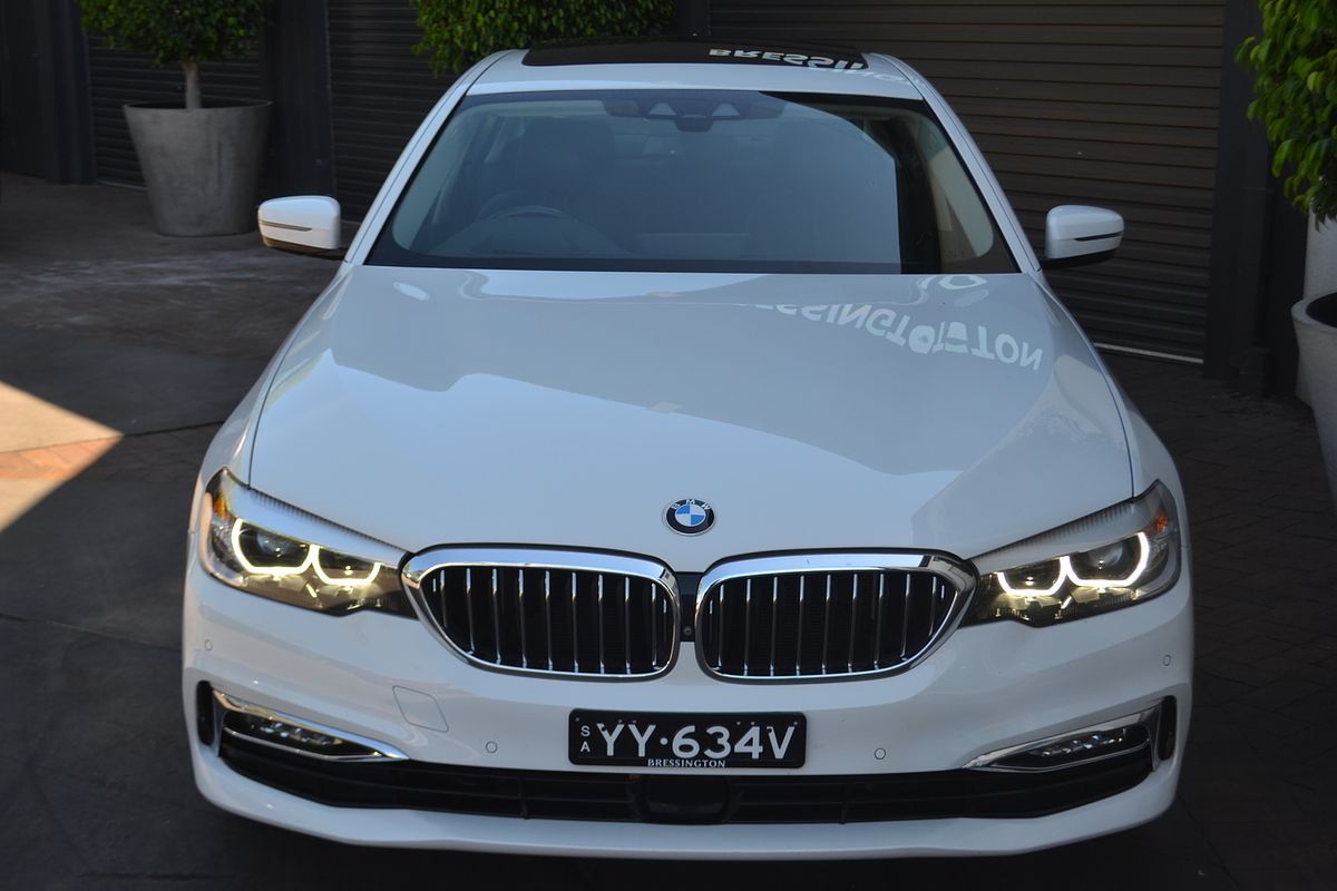 2018 BMW 5 Series 520i Luxury Line G30