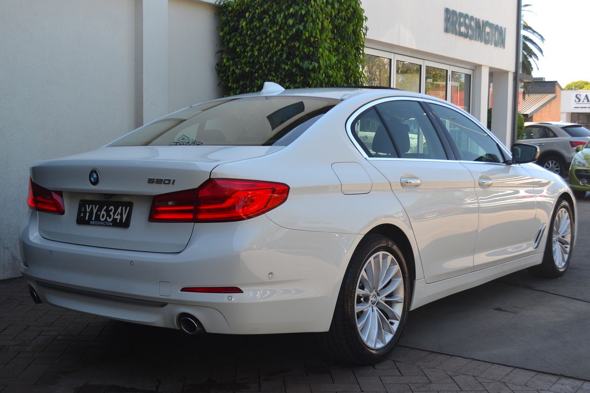 2018 BMW 5 Series 520i Luxury Line G30