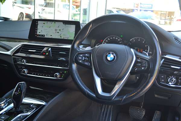 2018 BMW 5 Series 520i Luxury Line G30