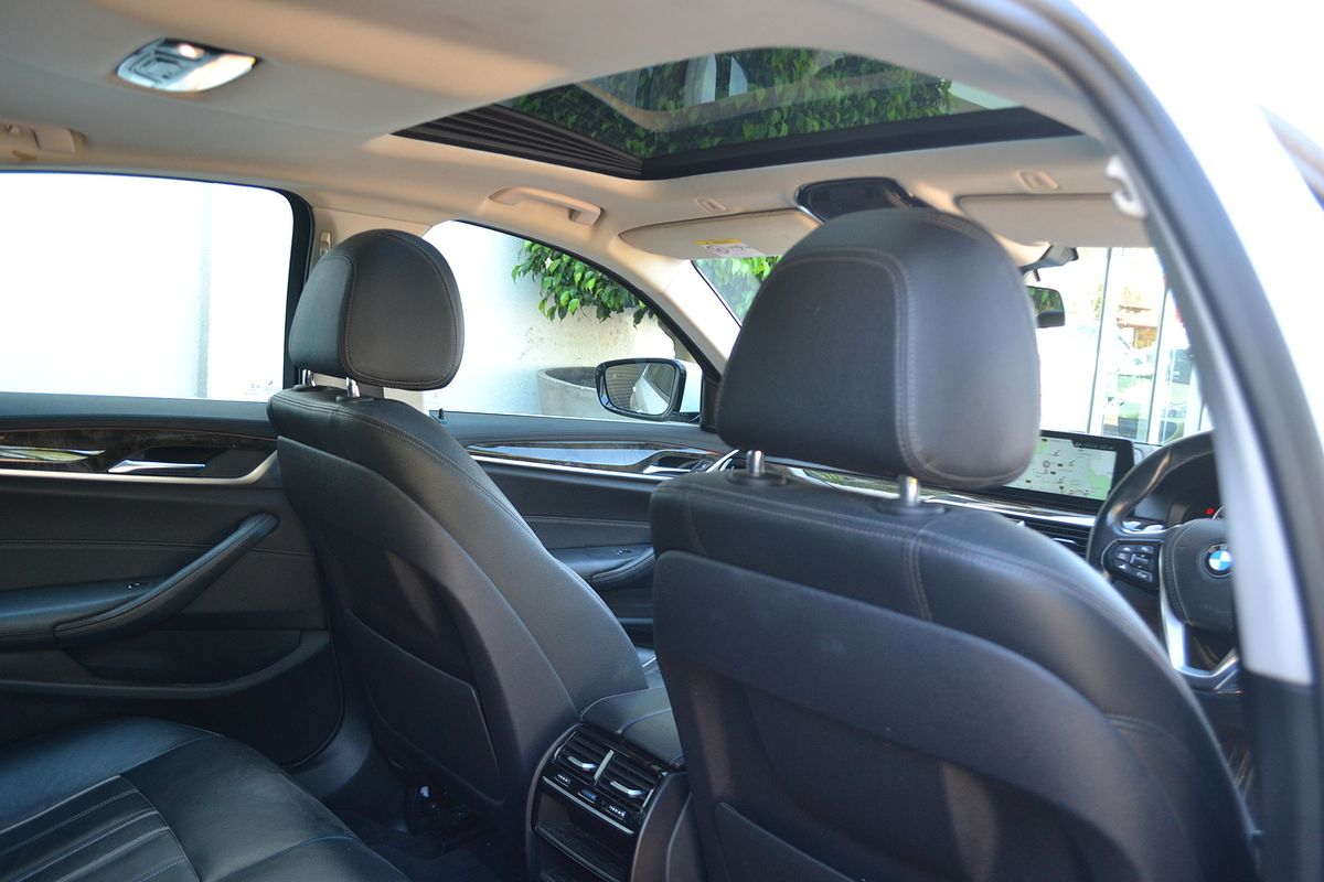 2018 BMW 5 Series 520i Luxury Line G30